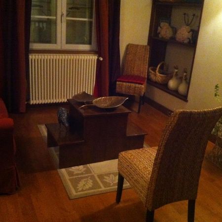 Auberge Fleurie Montsalvy Bagian luar foto