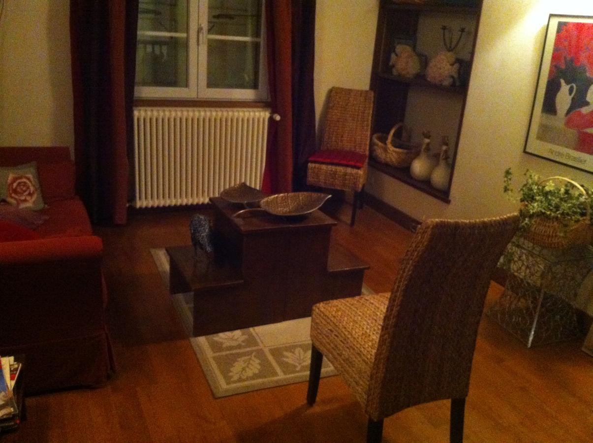 Auberge Fleurie Montsalvy Bagian luar foto