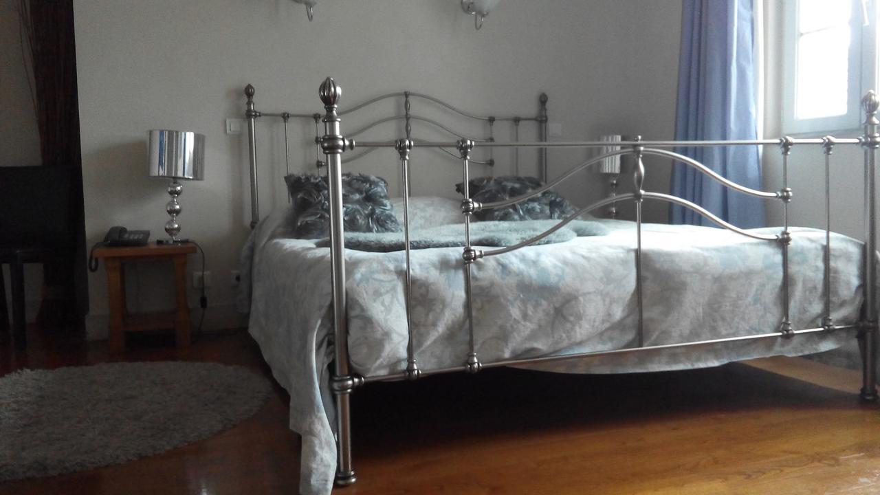 Auberge Fleurie Montsalvy Bagian luar foto