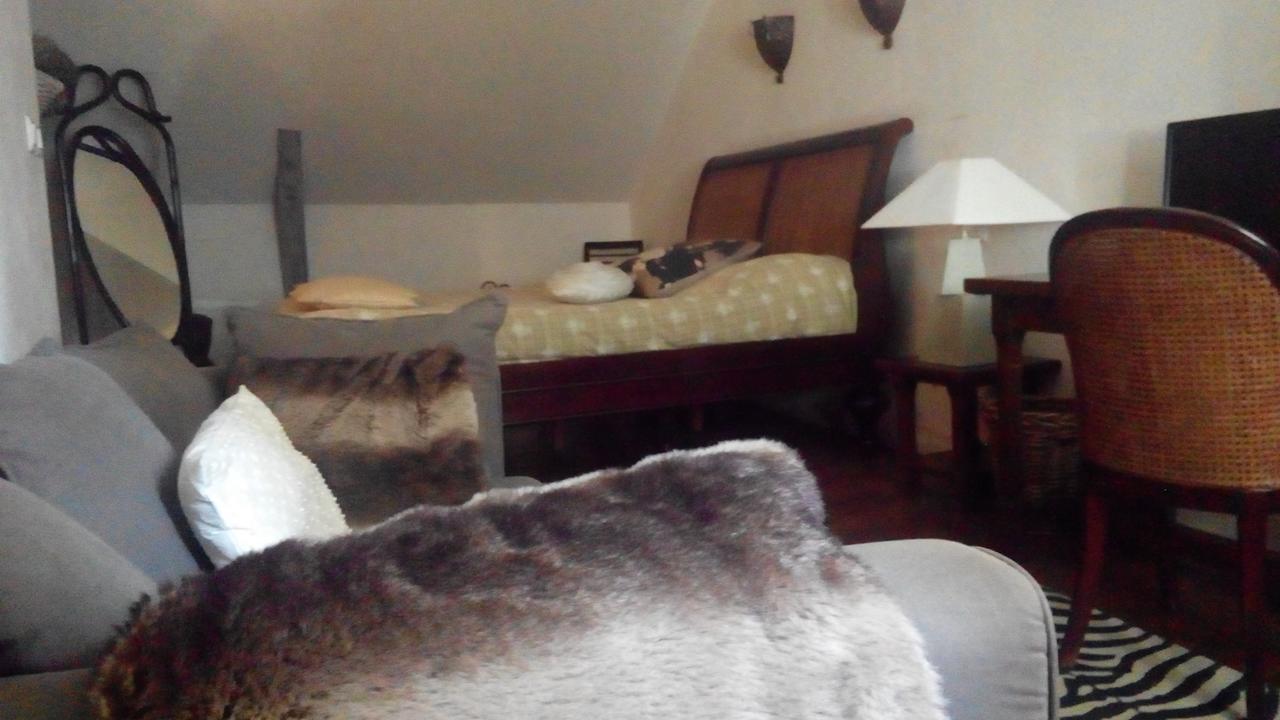 Auberge Fleurie Montsalvy Bagian luar foto